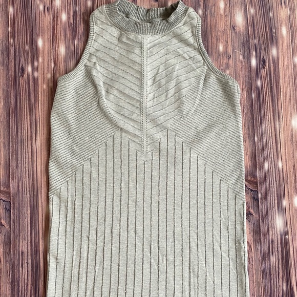 Athleta tank - Picture 1 of 3
